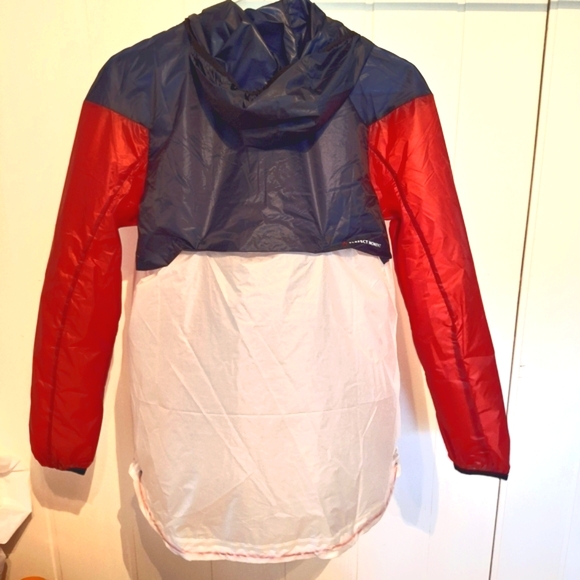 NWT Perfect Moment Ultra Light Track  Rain Windbreaker XS Fits Like A Small - Picture 2 of 3